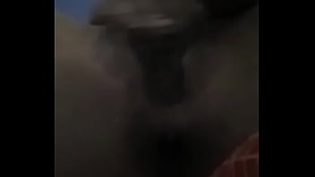 Moça gozando na dedada na buceta