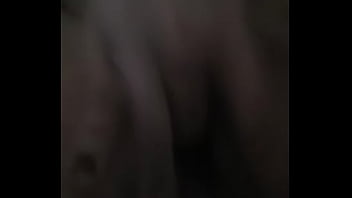 Moça gozando na dedada na buceta