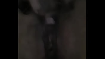 Moça gozando na dedada na buceta