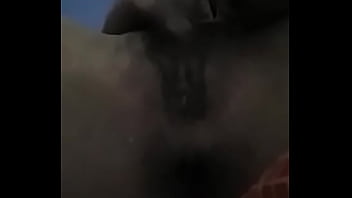 Moça gozando na dedada na buceta