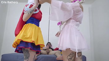 Cris bathory chama amiga pra ménage com macho safado