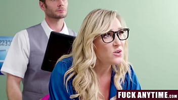 Employee have freeuse sex in their office