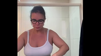 No banho para um seguidor safado