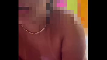 Esposa gemendo na pika do amigo do corno