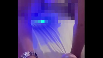 Esposa gemendo na pika do amigo do corno