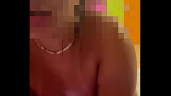 Esposa gemendo na pika do amigo do corno