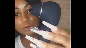 Aspirateur à clito vibrant demande ta video en média privé