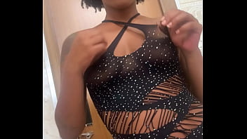 Dançando e sensualizando com plug anal