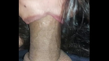 Disfrutando mucho la mamada