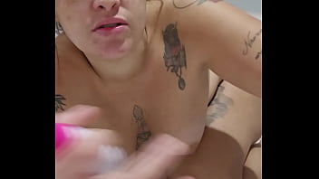 Tem um punheteiro do pau pequeno querendo me come mas eu não dou pra punheteiro