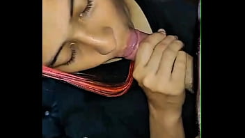 Madrastra atrapada debajo del sofá ¡el hijastro recibe un rapidito y caliente creampie casero real