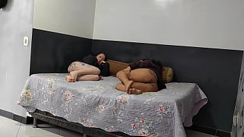 Nonton Sexo Entre Tres Amigos No Inverno Termina Todos Gozados thumbnail