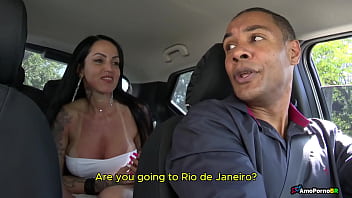 Minha madrasta perdeu o ônibus e adivinha pegou motorista de aplicativo de graça