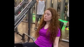 Ex carrossel treina gostosinho na academia