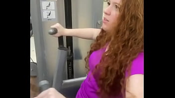 Ex carrossel treina gostosinho na academia