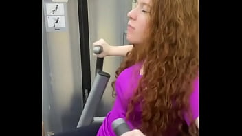 Ex carrossel treina gostosinho na academia