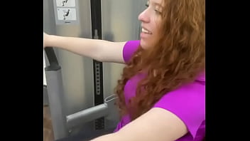 Ex carrossel treina gostosinho na academia