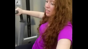 Ex carrossel treina gostosinho na academia