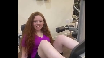 Ex carrossel treina gostosinho na academia