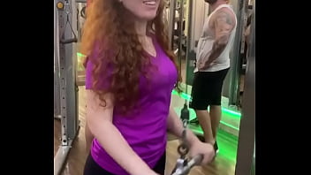 Ex carrossel treina gostosinho na academia