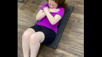 Ex carrossel treina gostosinho na academia