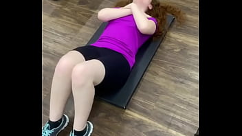 Ex carrossel treina gostosinho na academia