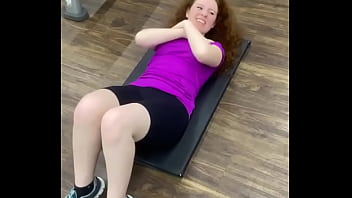 Ex carrossel treina gostosinho na academia