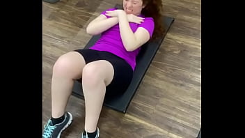 Ex carrossel treina gostosinho na academia