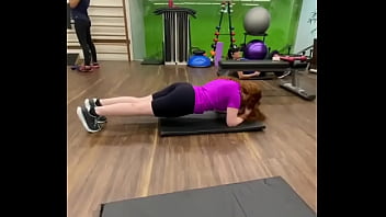 Ex carrossel treina gostosinho na academia