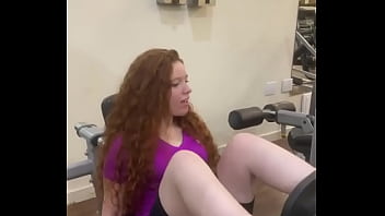 Ex carrossel treina gostosinho na academia