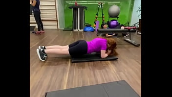 Ex carrossel treina gostosinho na academia