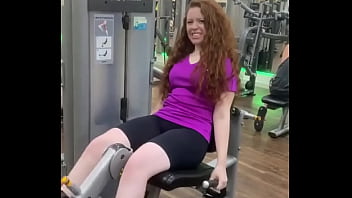 Ex carrossel treina gostosinho na academia