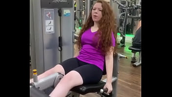 Ex carrossel treina gostosinho na academia