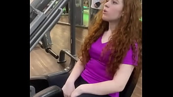 Ex carrossel treina gostosinho na academia