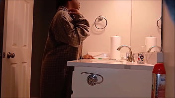 Burglar gets caught & seduced in lady's house after breaking in