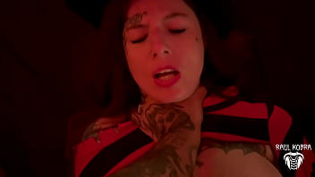 Putinha gostosa de halloween transformou meu pesado em sonho arrombei ela todinha e gozei na cara