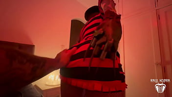 Putinha gostosa de halloween transformou meu pesado em sonho arrombei ela todinha e gozei na cara