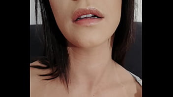 A morena gostosa val mineirinha vai te seduzir