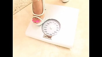 Rachel roxxx petite 95lb spinner fucked by huge cock and gets warm cum facial