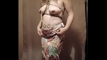 2024 09 18 esclave f strip tease sexy