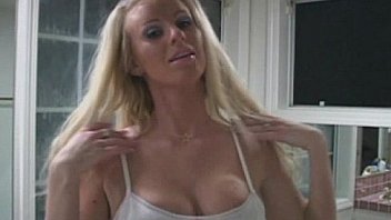 Calley tylor sexy blonde in the bath tube