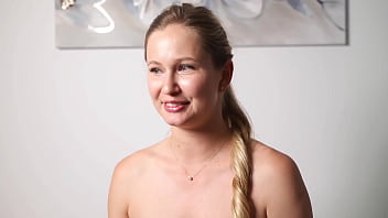 Beauty inserts fingers into the ass