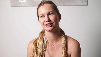 Beauty inserts fingers into the ass