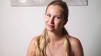 Beauty inserts fingers into the ass