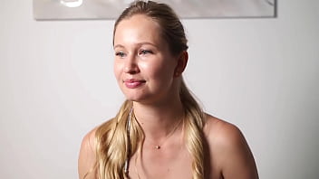 Beauty inserts fingers into the ass