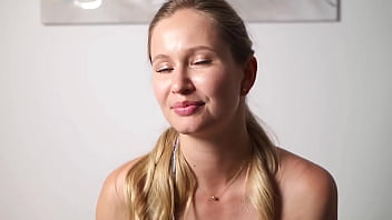 Beauty inserts fingers into the ass