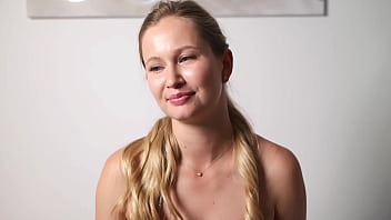 Beauty inserts fingers into the ass