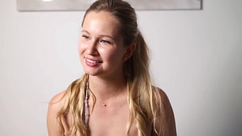 Beauty inserts fingers into the ass