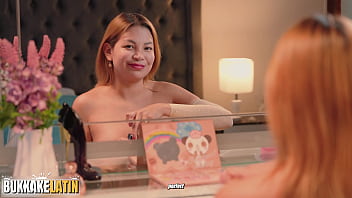 Bukkake latin gessy mey milf latina debuta recibiendo y gozando litros de leche