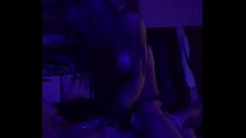 Argentina cabalgando al marido